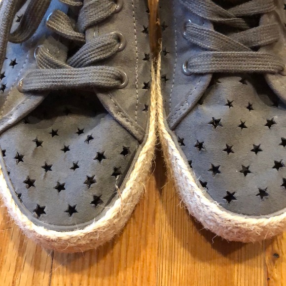 Women’s Universal Thread lace up canvas shoes - Picture 7 of 8